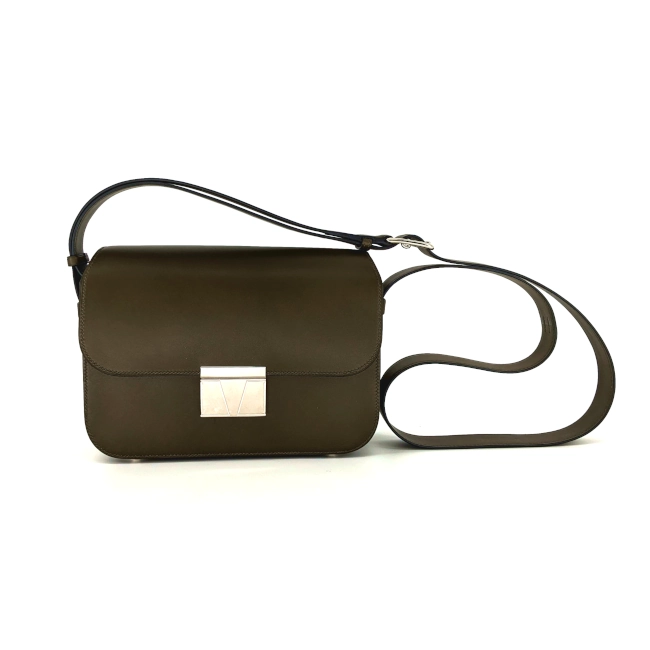 le correspondance téléphone : pochette téléphone de haute maroquinerie personnalisable face bleu saphir, fabriquée à Quimper
