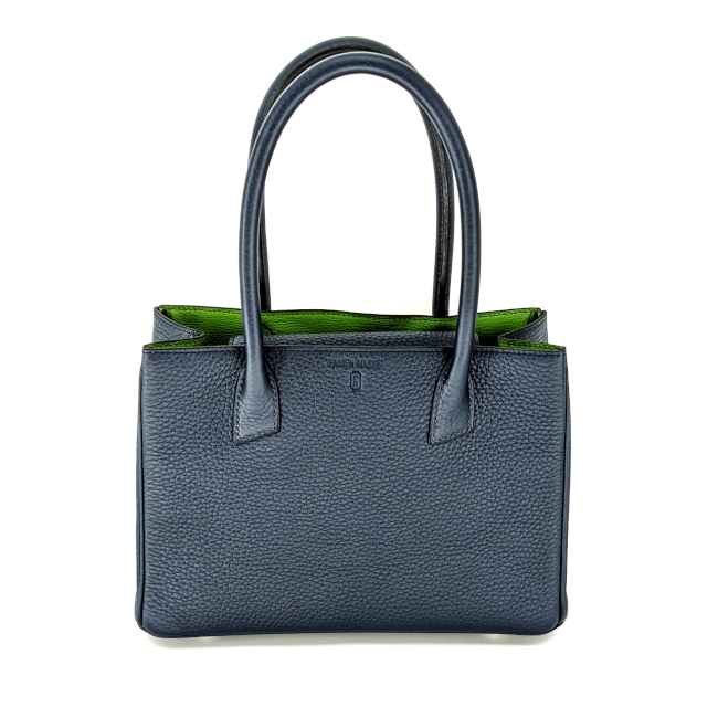 Sac à dos haut de gamme en cuir noir fabriqué artisanalement à Quimper. Vue de face